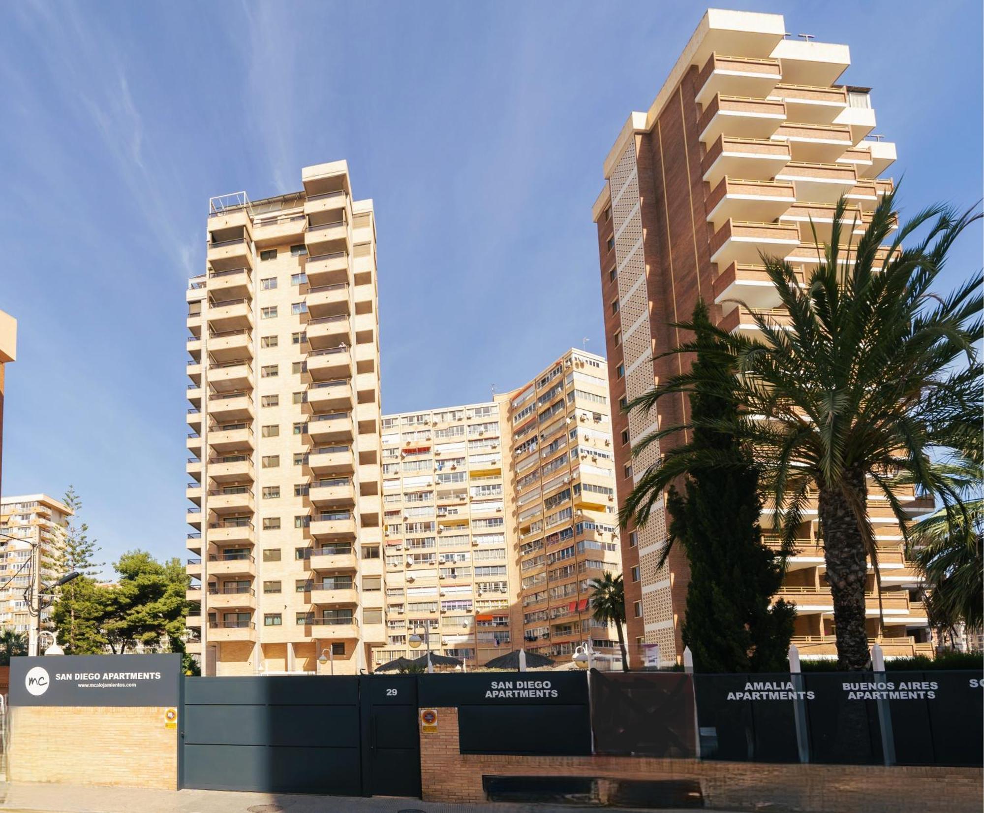 San Diego Apartments By Mc Бенидорм Екстериор снимка